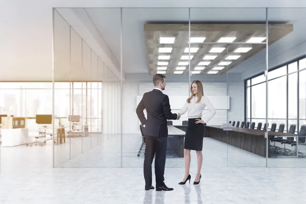 Business partners shaking hands in lobby — Stock Photo, Image