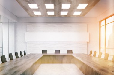 Dar yatay posterli toplantı odası