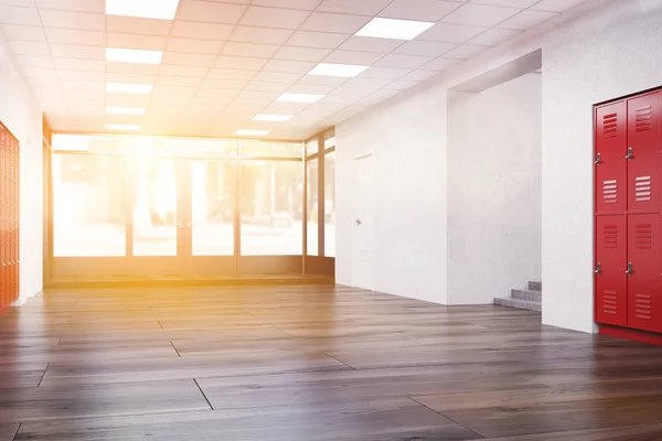 Sunlit school corridor with wooden floor — Stock Photo, Image