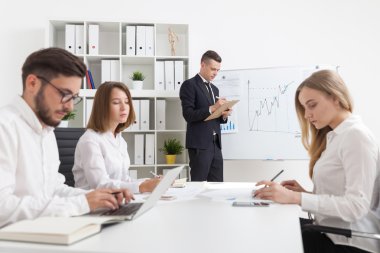 İş iletişimi iş başında