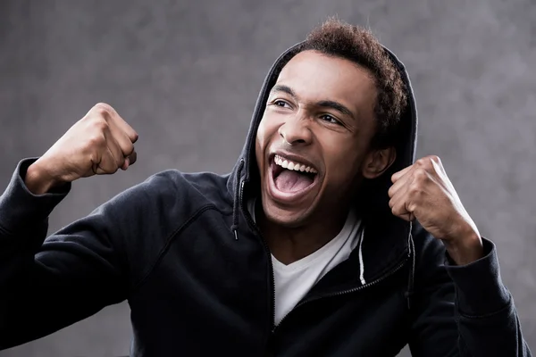 Ουρλιάζοντας με χαρά Αφρικανός Αμερικανός άνθρωπος πορτρέτο — Φωτογραφία Αρχείου