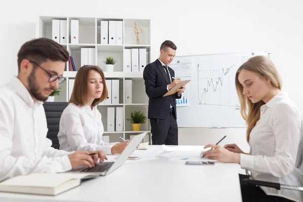 Zakelijke communicatie in actie — Stockfoto