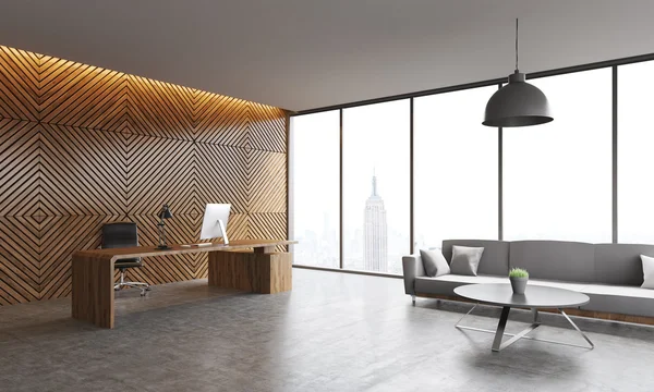 Oficina de Top Manager con escritorio, mesa de escritura y sofá gris. Ventana panorámica, vista de Nueva York. Concepto de lugar de trabajo moderno. renderizado 3d . —  Fotos de Stock