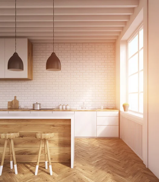 Εσωτερική κουζίνα με ξύλινα έπιπλα, μεγάλα παράθυρα και σκαμπό μπαρ. Η ιδέα του να τρως στο σπίτι. απόδοση 3D. Κάντο. Τονισμένη εικόνα — Φωτογραφία Αρχείου