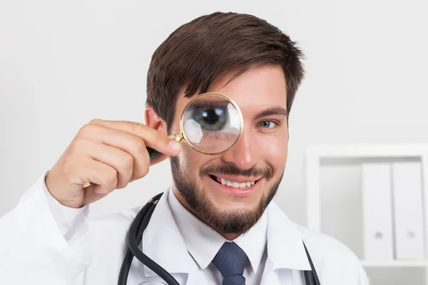 Imágenes de Medico lupa, fotos de Medico lupa sin royalties | Depositphotos