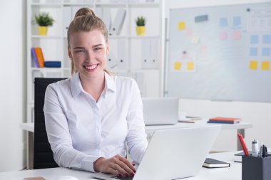 İşyerinde müşteri destek yöneticisi