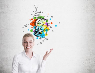 İş kadını ve renkli küçük ampul