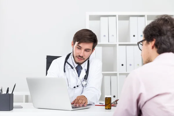 Visit to general practitioner — Stock Photo, Image