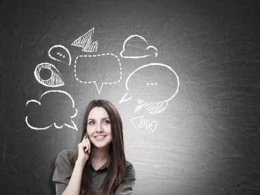 Kız ve konuşma kabarcıkları