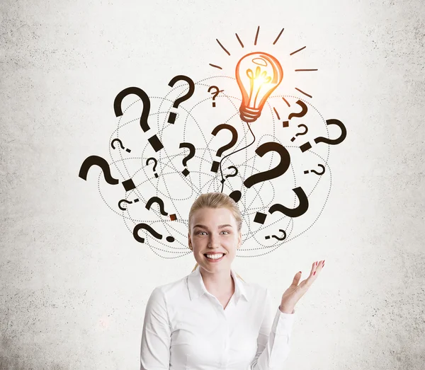 White shirt girl and light bulb with question marks — Stockfoto