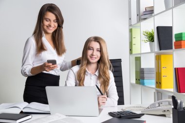 İlk işyerinde iki kursiyer