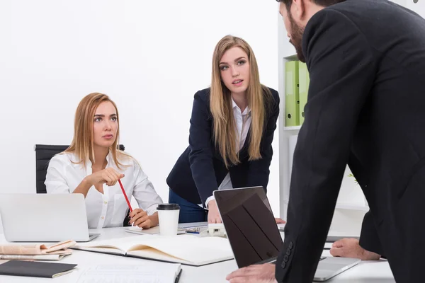 Så, vad föreslår du? — Stockfoto