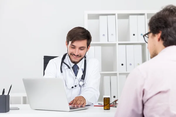 Visit to family doctor — Stock Photo, Image