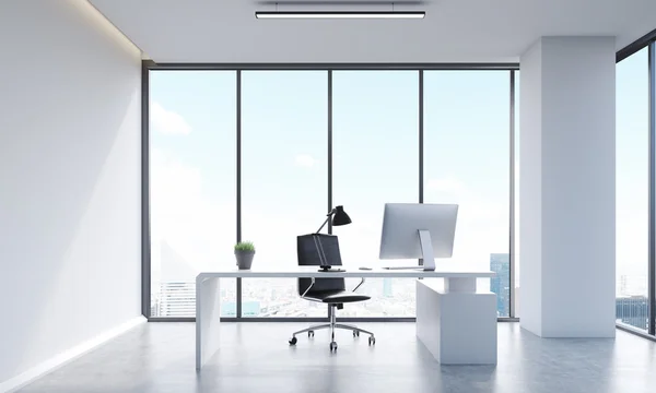 Офіс менеджера з великим панорамним вікном, стіл з робочим столом і стільцем. Концепція життя менеджера. 3D візуалізація — стокове фото