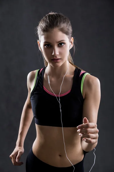 Jogging dívka v sportovní oblečení — Stock fotografie