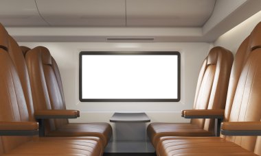 Güneşli tren bölmesinde dört broun koltuk