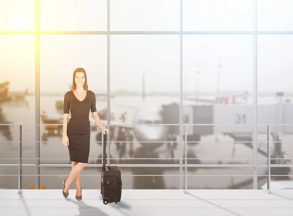 Business Lady flyger utomlands — Stockfoto