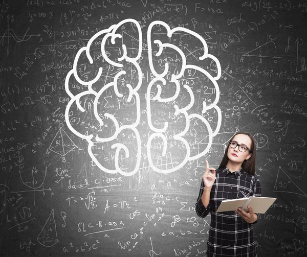 Nerd chica en vestido y el cerebro boceto — Foto de Stock