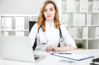 Ofiste ciddi pratisyen