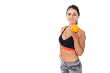 Turuncu ile gülümseyen bayan