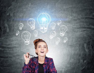 Etkilendim nerd kız ve mavi ampul kroki