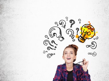 Etkilendim nerd kız ve soru işaretleri