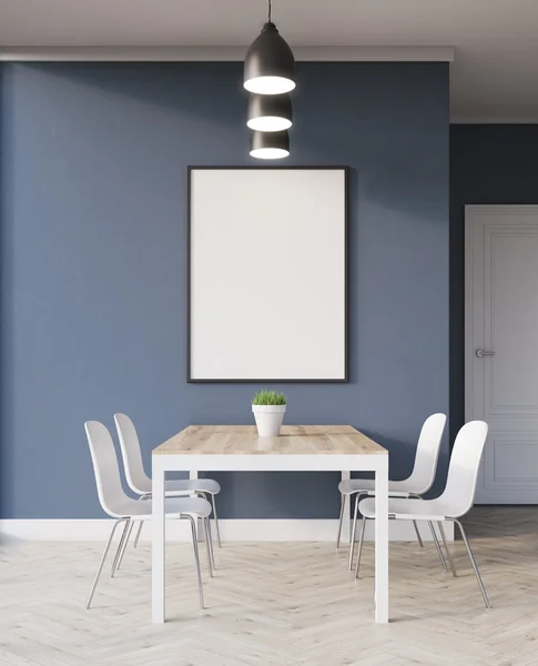 Yemek odasında mavi duvara afiş — Stok fotoğraf
