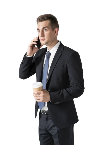 Retrato Isolado Jovem Empresário Europeu Com Café Falando Smartphone Conceito — Fotografia de Stock