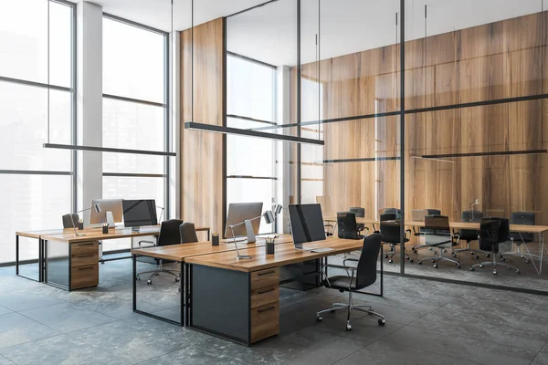 Holztische Mit Computern Arbeitsplatz Hellen Geschäftszimmer Mit Großen Fenstern Blick — Stockfoto