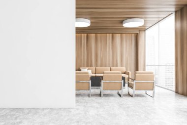 Hafif iş ofisindeki kahverengi kanepe ve sandalyeler, boş duvar, büyük pencereli müşteriler için bekleme odası, gökdelenler manzarası. Ahşap duvarlar, gri zemin, bej mobilyalar, 3D döşeme, insan yok.