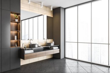 Koyu gri banyo, büyük aynalı iki lavabo ve geniş pencere. Havalı oturma odasındaki lavabo, banyodaki modern yeni mobilyaların tasviri, 3 boyutlu görüntüler.