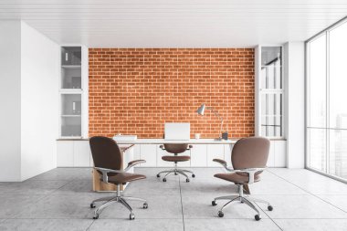 Masasında dizüstü bilgisayarı ve arka planında tuğla duvar olan beyaz ofis lobisi resepsiyon odası. Müşteriler için ofis odası, 3 boyutlu, kimseyi yansıtmayan