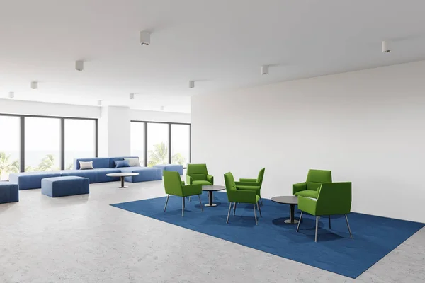 Canto Moderna Sala Reuniões Com Paredes Brancas Piso Concreto Poltronas — Fotografia de Stock