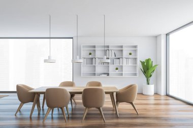 Beyaz ve ahşap salon, kahverengi sandalyeler ve şehir manzaralı büyük pencereli masa. Modern daire 3D görüntüleme, açık uzay salonunda beyaz kitaplık ve bitki, insan yok