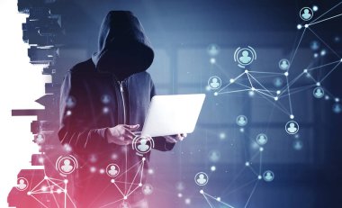 Bulanık ofiste dizüstü bilgisayarı olan tanınmayan bir hacker İK arayüzünü iki kez kullanıyor. Tonu ayarlanmış resim