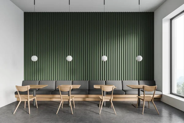 Intérieur Restaurant Moderne Avec Murs Blancs Verts Sol Béton Tables — Photo