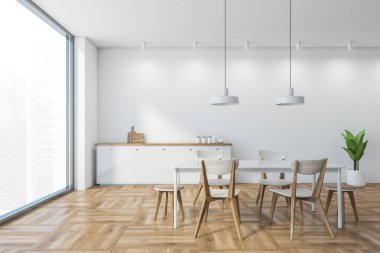 Minimalist beyaz sandalyeleri ve pencerenin yanında beyaz mutfak tezgahı olan beyaz ve ahşap yemek odası. Ahşap parkede hafif yemek odası tasarımı, 3 boyutlu, kimseyi göstermiyor.