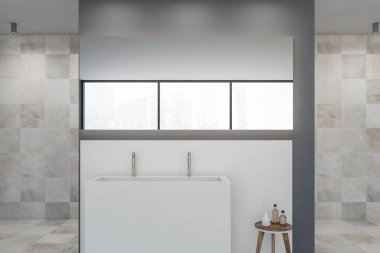 Açık gri fayanslı banyo, iki lavabolu beyaz lavabo, büyük ayna ve jöleli masa. Modern gri fayans şık banyoda, gökdelenlerin yansıması, 3D 'de hiç insan yok.