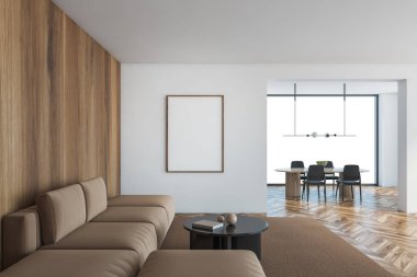 Beyaz ahşap oturma odasında kahverengi kanepe ve kahverengi halıda siyah kahve masası olan boş bir tuval. Arka planda büyük pencereli yemek odası, parke ahşap zemin 3D, kimseyi yansıtmıyor.