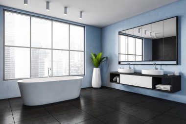 Açık uzay banyosu, açık mavi küveti, mavi duvarında ayna olan iki lavabo. Döşeme döşeme döşeme ve şehir manzaralı büyük pencere, köşede bitki. 3D görüntüleme, insan yok