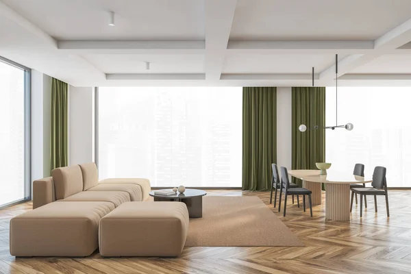 背景にグレーの椅子 茶色のテーブルと茶色のソファ付きの大きなリビングルーム 緑のカーテン 明るい木製の寄木細工の床と白い壁 3Dレンダリングなしの人々と大きなホールの大きな窓 — ストック写真
