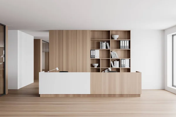 白と木製の壁 木製の床とフロントデスクとモダンな待合室のインテリア 3Dレンダリング — ストック写真