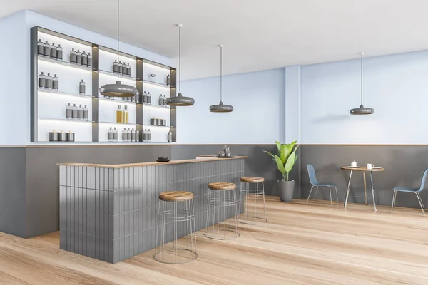 Blauw Grijs Cafe Interieur Bar Teller Met Flessen Planken Zijaanzicht — Stockfoto