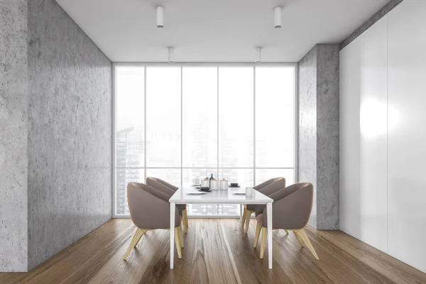 Interieur Eines Modernen Esszimmers Mit Betonwänden Und Weißen Wänden Holzboden — Stockfoto