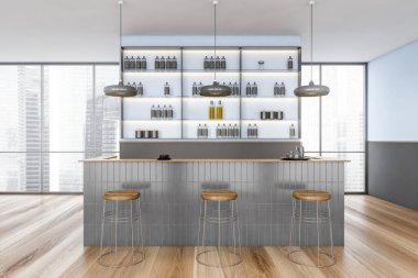 Kafenin iç kısmında mavi ve gri bar tezgahı, arka planında gökdelenler olan pencereler. Minimalist kafe 'de ahşap zeminde üç bar sandalyesi var.