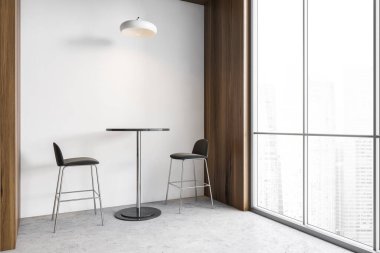 Pencerenin yanında yüksek siyah masalı iki siyah bar sandalyesi, köşesinde ahşap bölme. Modern kafede mermer zemin, minimalist tasarım, yeni mobilyalar, 3D görüntüleme