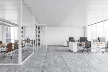 Beyaz ofis masaları ve bilgisayarları olan açık bir uzay odası deri sandalyeli konferans odası ve cam kapıların arkasındaki ahşap masalar. 3D görüntüleme, insan yok