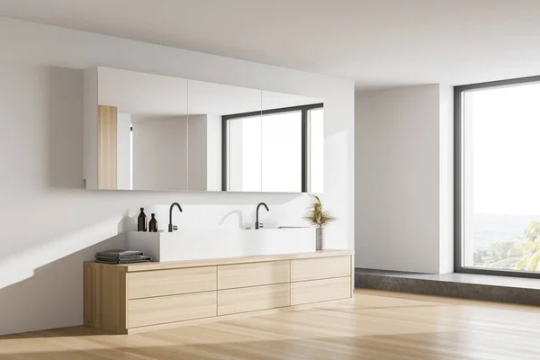 Ecke Des Modernen Badezimmers Mit Weißen Wänden Holzboden Und Doppelwaschbecken — Stockfoto
