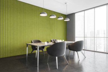 Yeşil ve gri duvarlı şık yemek odasının köşesi beton zemin ve gri sandalyeli masa. 3d oluşturma