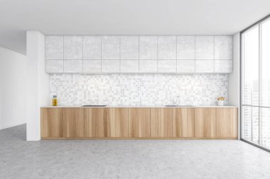 Pencerenin yanında beyaz ve ahşap minimalist mutfak, lavabo ve soba, mutfak aletleri masanın üstünde. Uzun mutfak masası, kare arkaplan, 3 boyutlu, kimseyi göstermiyor.